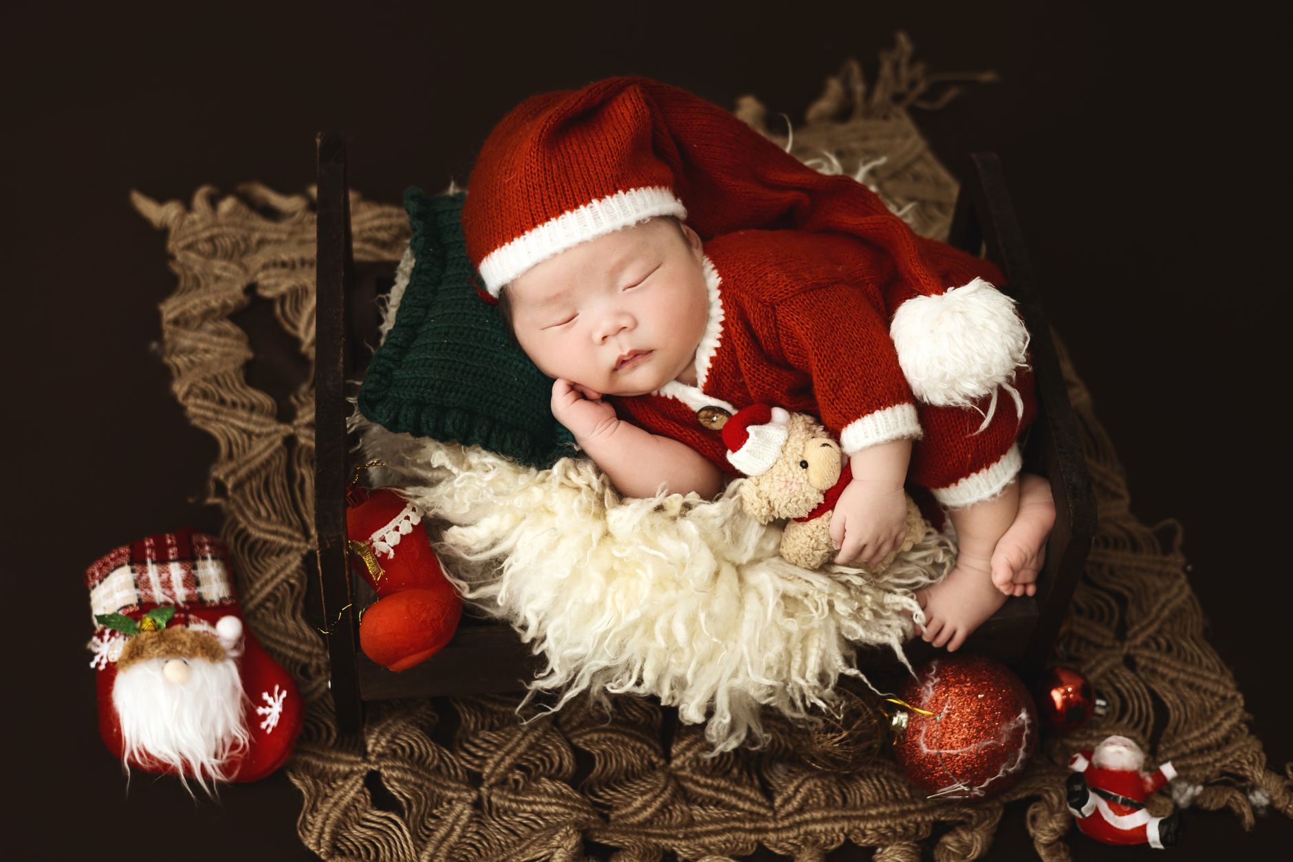 Nama Bayi Kristen Lahir Bulan Desember: Makna Indah Penuh Berkat
