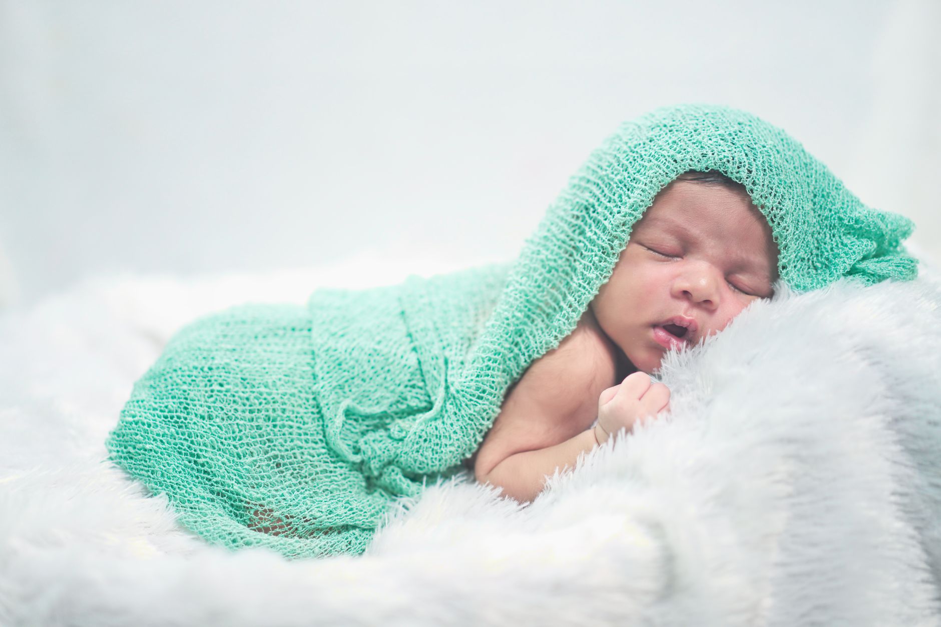 Nama Bayi Lahir Bulan April: Rangkaian Nama Indah dan Bermakna